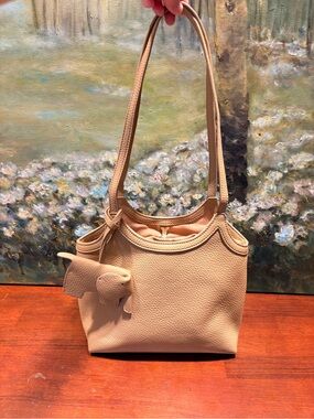 Classic Women's Pebbled Leather Tote Bag in Light Beige